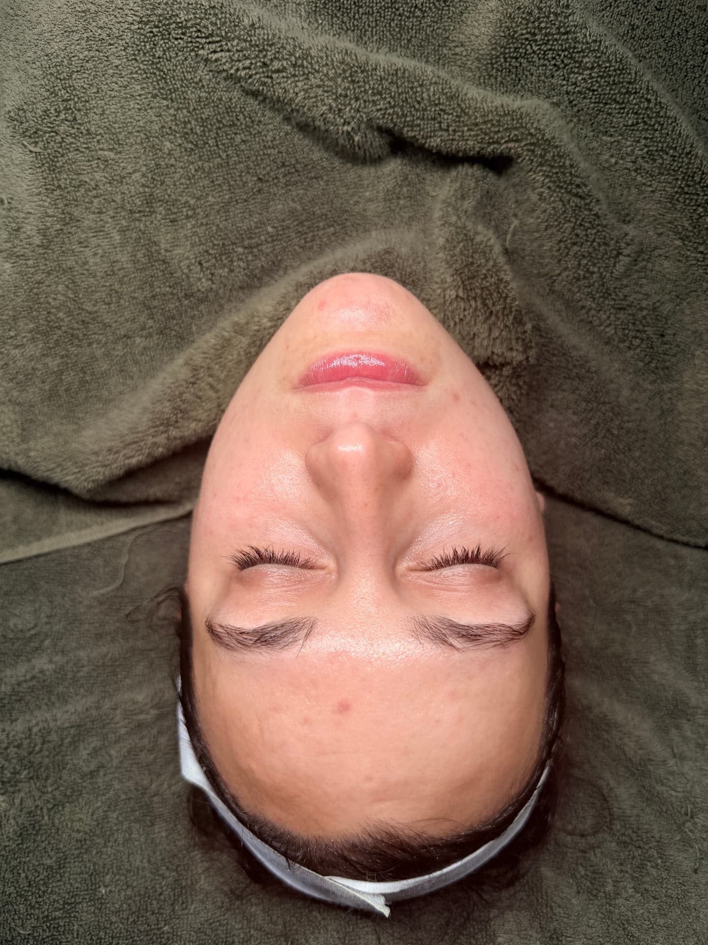 Client resting after a texture-refining facial